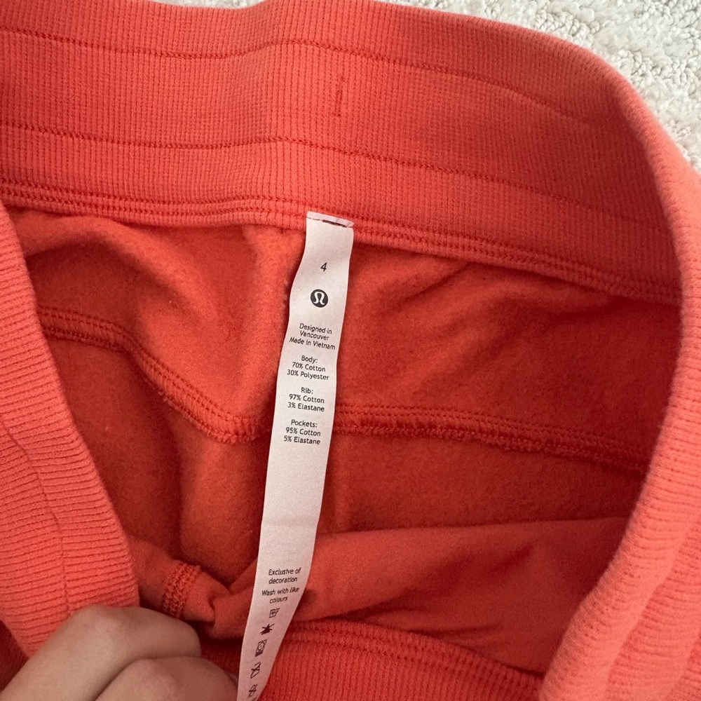 Lululemon Scuba Joggers in Warm Coral - Picture 3 of 4